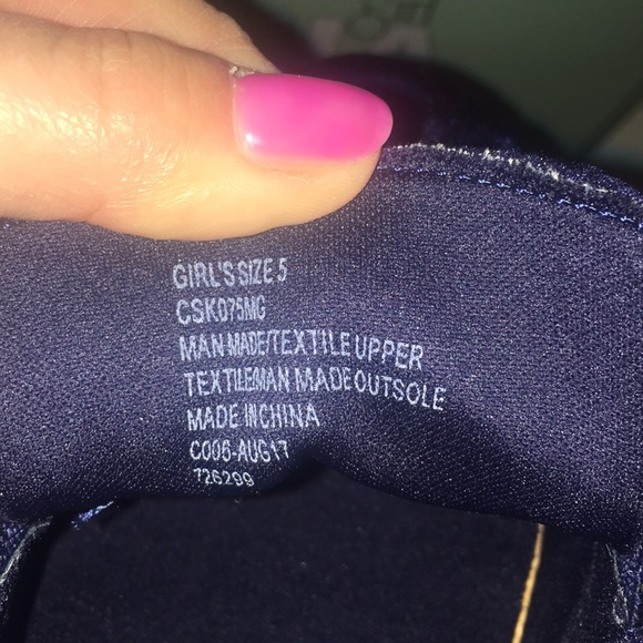 🎉New, adorable slip on’s 👠 - Picture 6 of 6